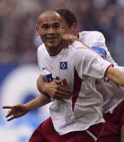 Takahara on target as Hamburg crush Nuremberg